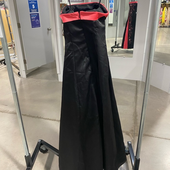 🖤HP🖤 Morgan 4 Ever Black and Pink Strapless Prom Dress Size 5/6 GORGEOUS - Picture 2 of 7